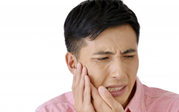適切なインプラント施術を行わない事による顎関節症の悪化と発症